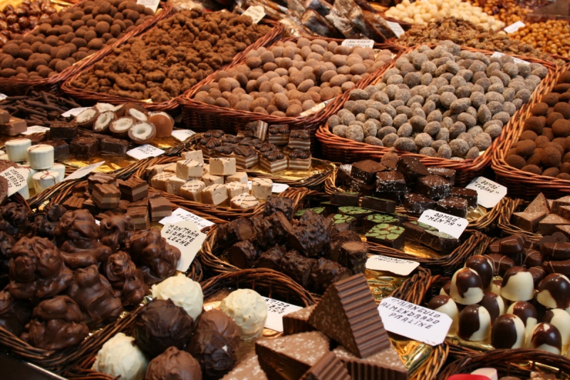 boutique-ROQUEBILLIERE-min_chocolates_chocolate_nibble_sweetness_fine_chocolates_gourmet_candy_brand-752083